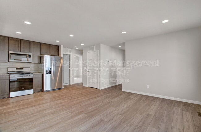 Building Photo - 5732 Thurless Ln