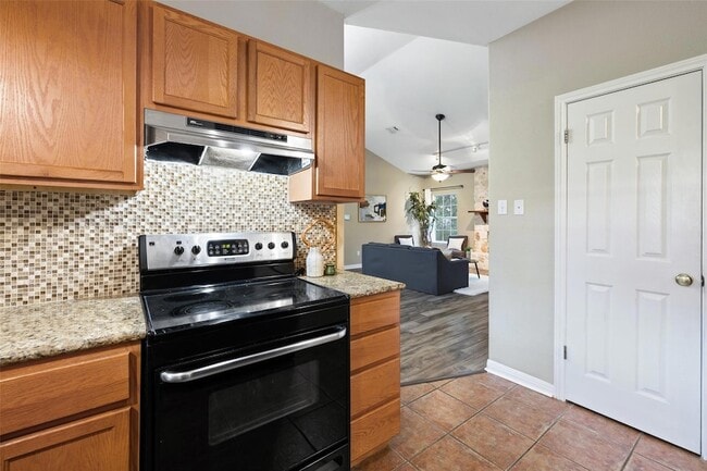 Building Photo - 1301 S Quinlan Park Rd