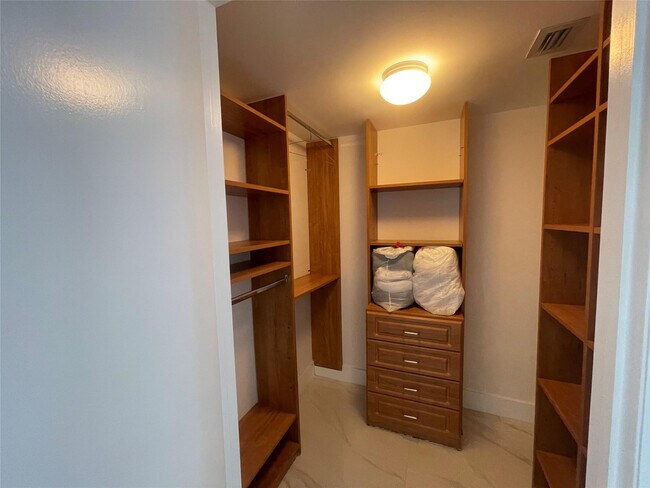 Building Photo - 1830 S Ocean Dr