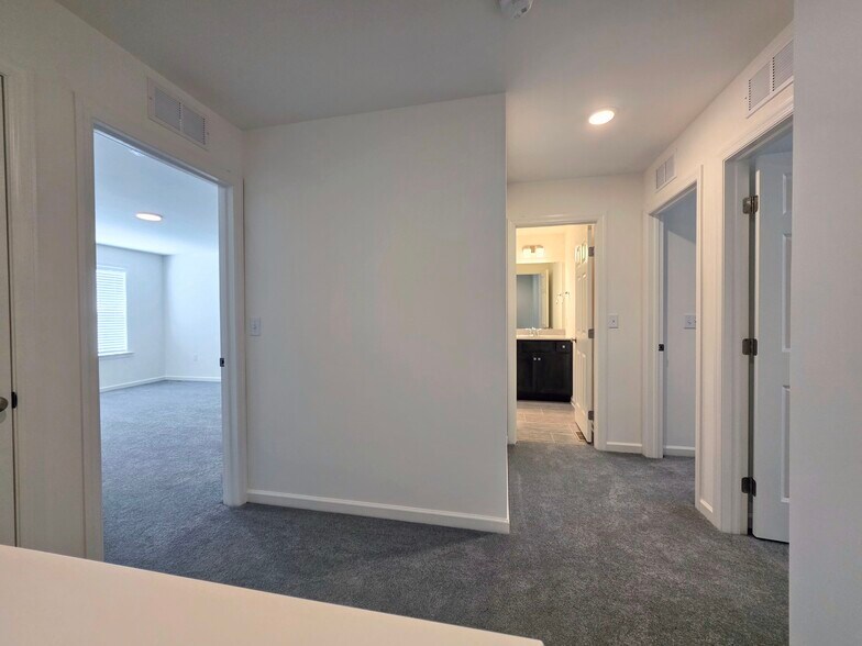 Building Photo - 2449 Spring Water Cir