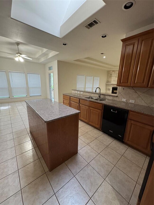 Building Photo - 13700 Madrone Mountain Way