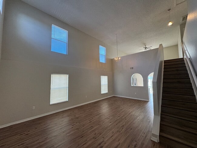 Building Photo - Spacious 4-Bedroom Home with 3 Full Baths in Whispering Trails – Pet Friendly!