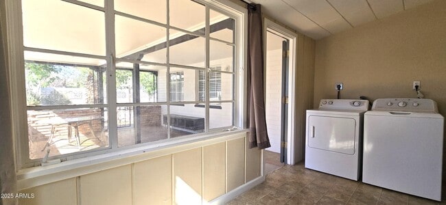 Building Photo - 154 N Hibbert