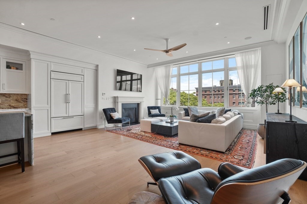 Building Photo - 32 Derne St