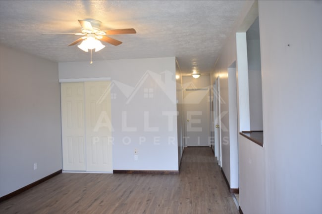 Building Photo - 489 Southward Dr