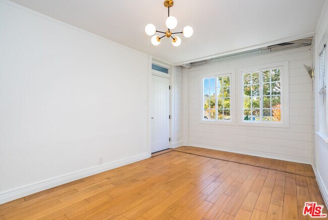 Building Photo - 700 Angelus Pl