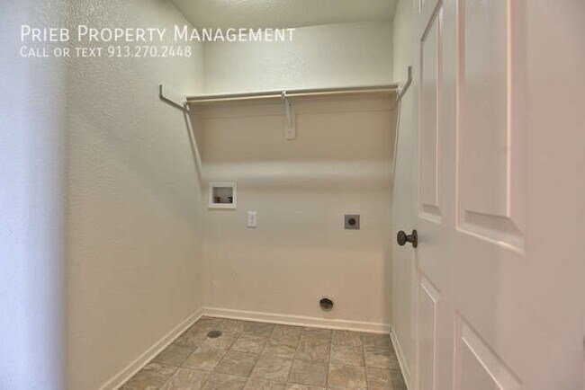 Building Photo - 282 N Ferrel St