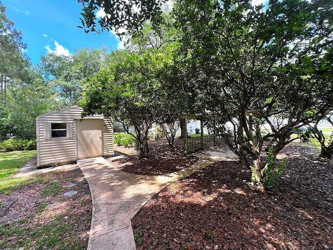 Building Photo - 87 Rose Dr