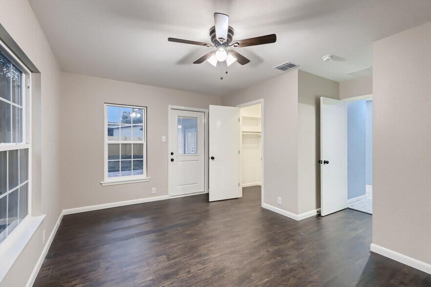 Building Photo - 225 Seford Dr