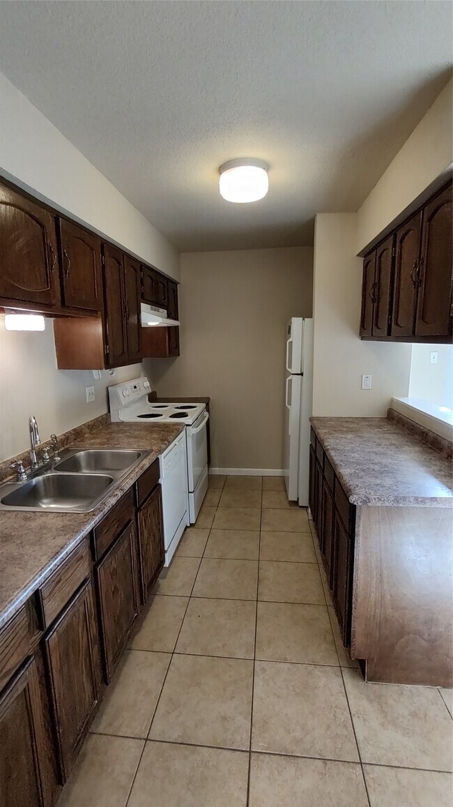 Building Photo - 4513 1/2 Bernardo De Galvez Ave