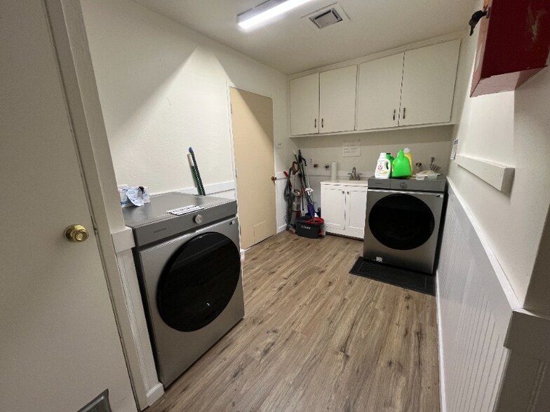 Building Photo - 7327 Sovereign Ct