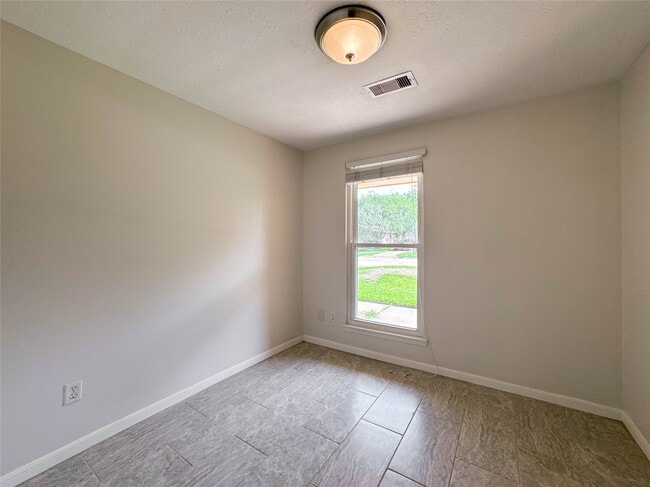 Building Photo - 506 Avondale Ln