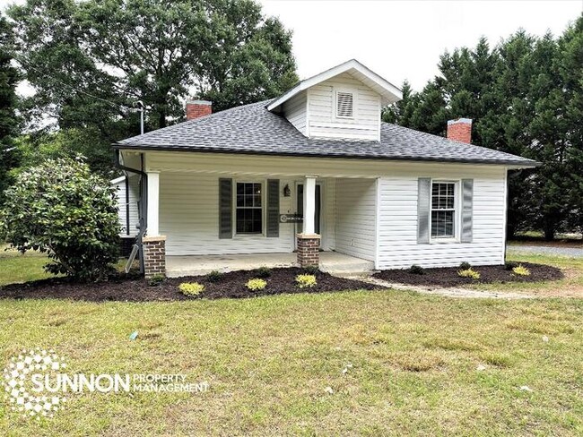 Building Photo - Country Living In Gastonia!