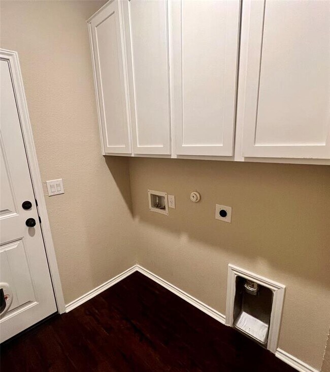 Building Photo - 5100 Lazy Ct Dr