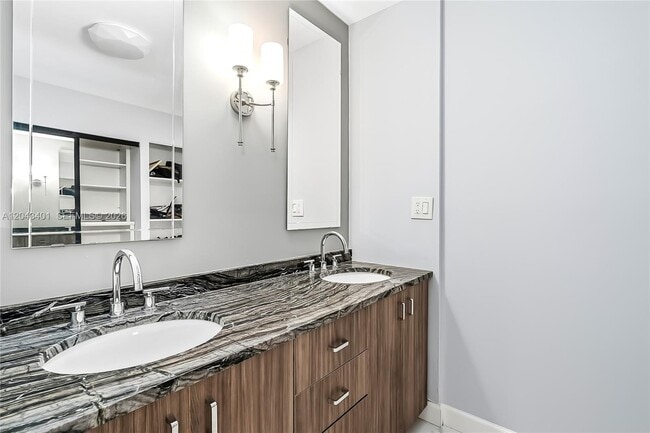 Building Photo - 2808 N 46th Ave
