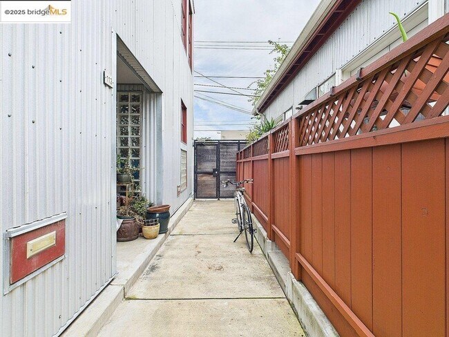 Building Photo - 3116 Adeline St