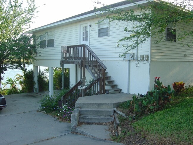 Building Photo - 227 Lake Rachard Blvd