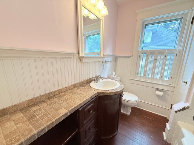 Building Photo - Spacious 3-Bedroom Home with Modern Comfor...