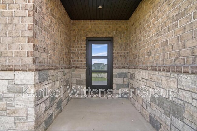 Building Photo - 829 Bushwood Way
