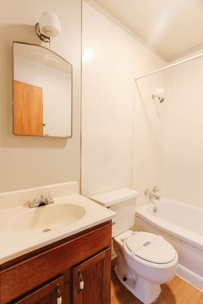 Building Photo - PRELEASING for AUGUST! Close to Campus