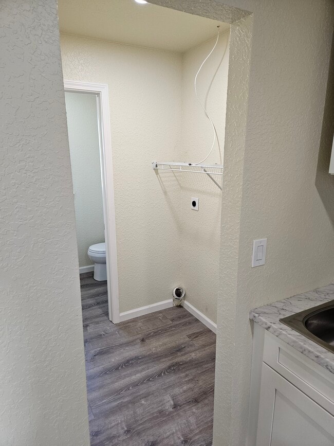 Building Photo - 105 Lagrange Ave