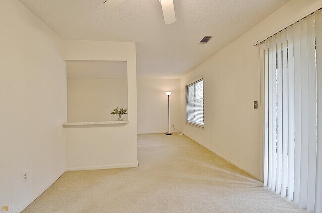 Building Photo - 72 Cobblestone Creek