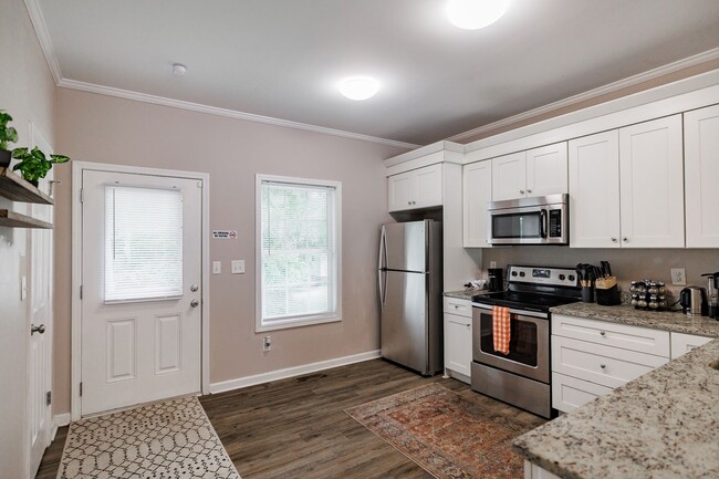 Building Photo - PRE LEASING!! AVAILABLE AUGUST 15TH 2025!!...