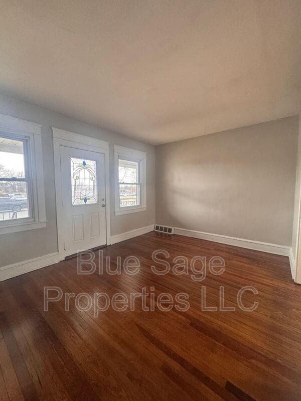 Building Photo - 1411 Lawrence Rd