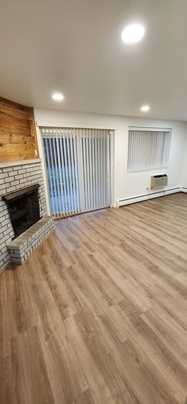 Building Photo - 195 Summit View Ct