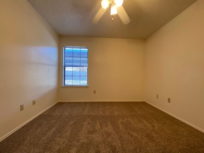 Building Photo - Duplex