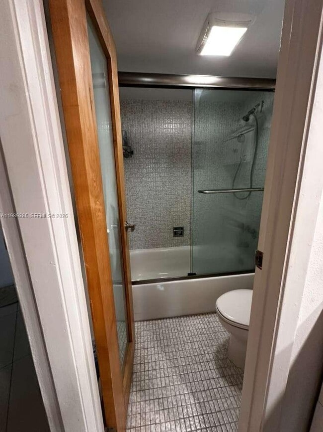 Building Photo - 3401 N Country Club Dr