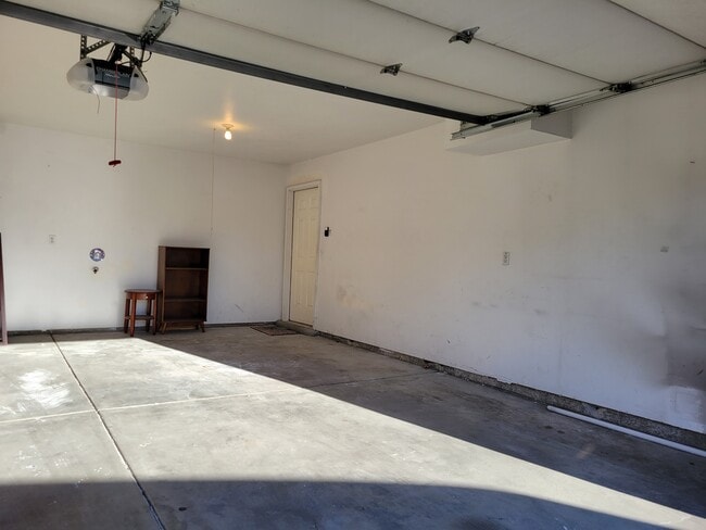 Building Photo - 434 Penney Ave S