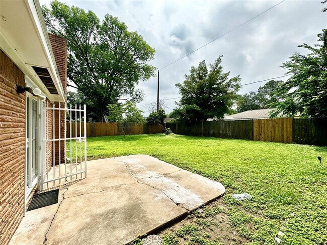 Building Photo - 8419 Neff St