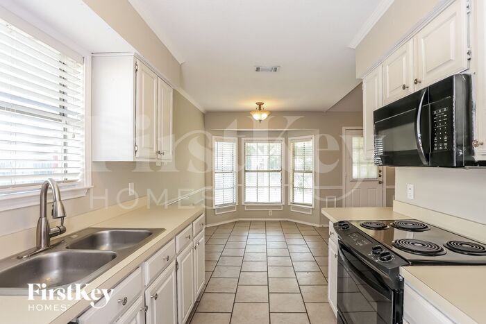 Building Photo - 1110 Valley Branch Dr