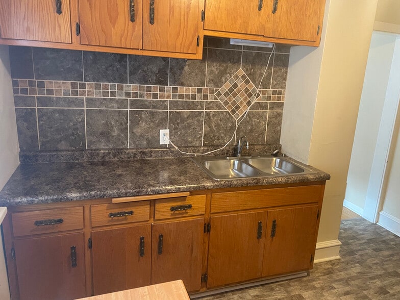 Kitchen - 212 N 63rd St