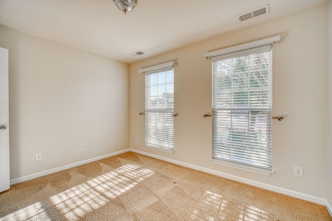 Building Photo - Incredible Home In Gated Community/Simpsonville