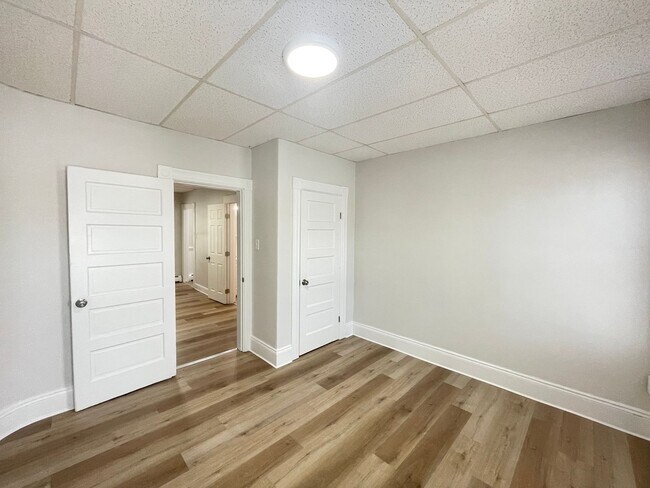 Building Photo - 16 Avon St