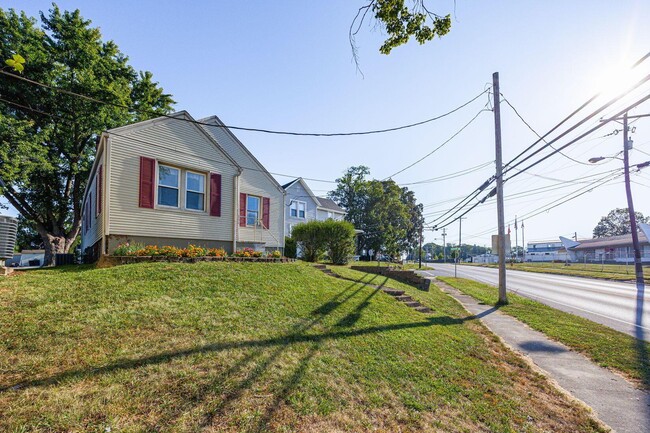 Building Photo - 334 Lancaster Pike