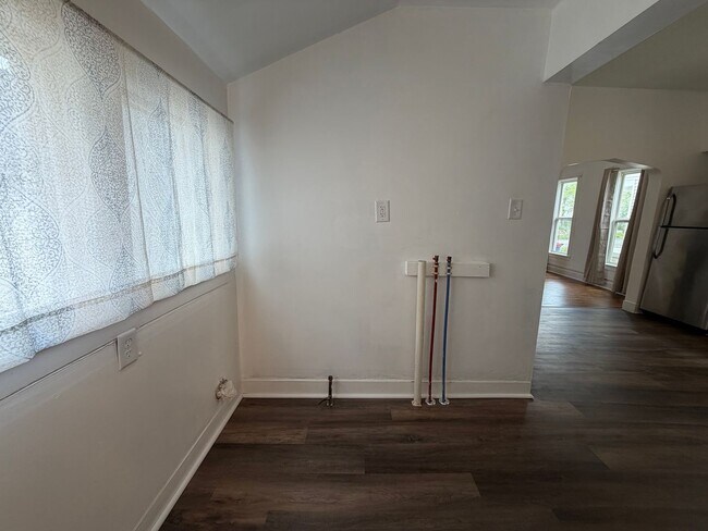 Building Photo - 4 Bedroom updated home in Grand Rapids