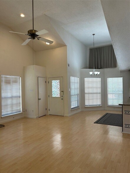 Building Photo - 30443 Arborg Dr