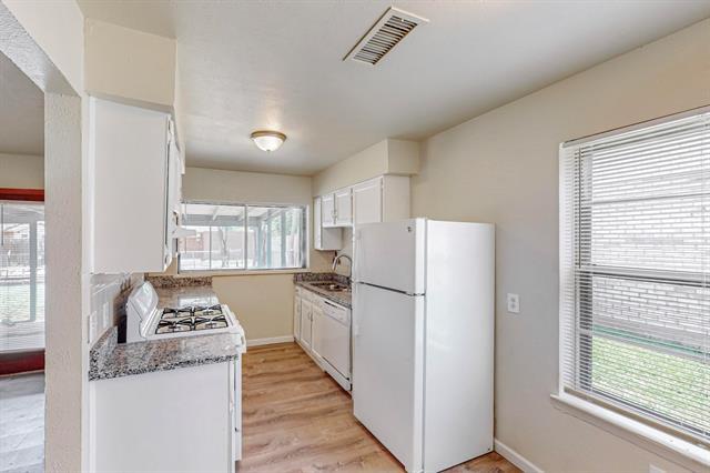 Building Photo - 1538 Oakbrook St