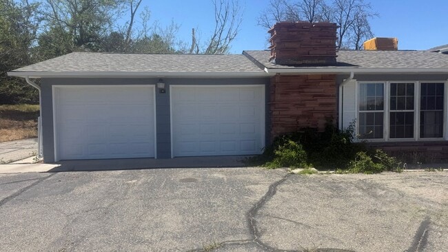Building Photo - 547 Greenwood Dr