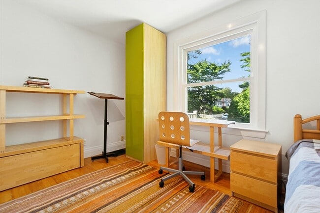 Building Photo - 231 Lagrange St