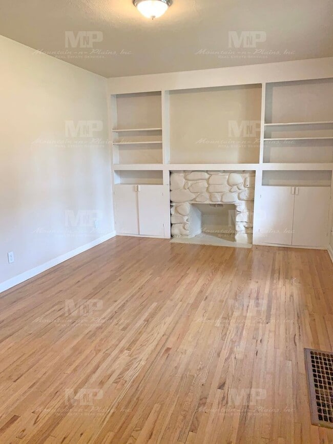 Building Photo - 645 S Loomis Ave