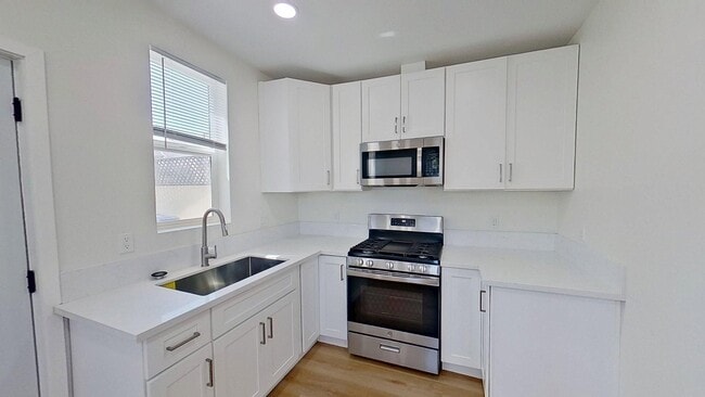 Building Photo - 5924 Whitewood Ave