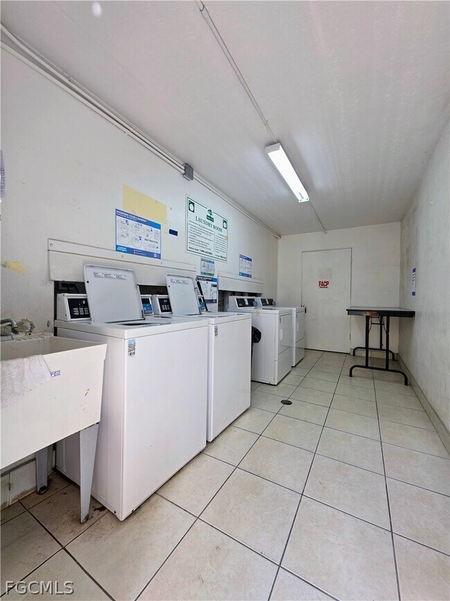 Building Photo - 1830 Maravilla Ave