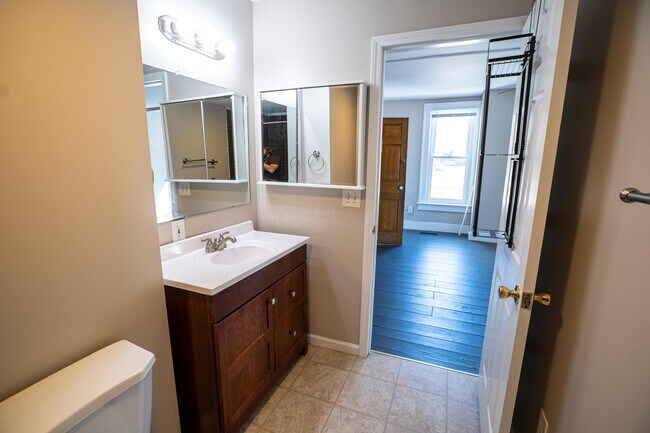 Building Photo - 166 N Sandusky St