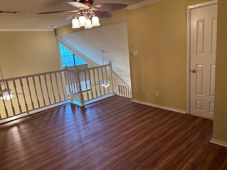 Building Photo - 2428 Forest Brook Ln