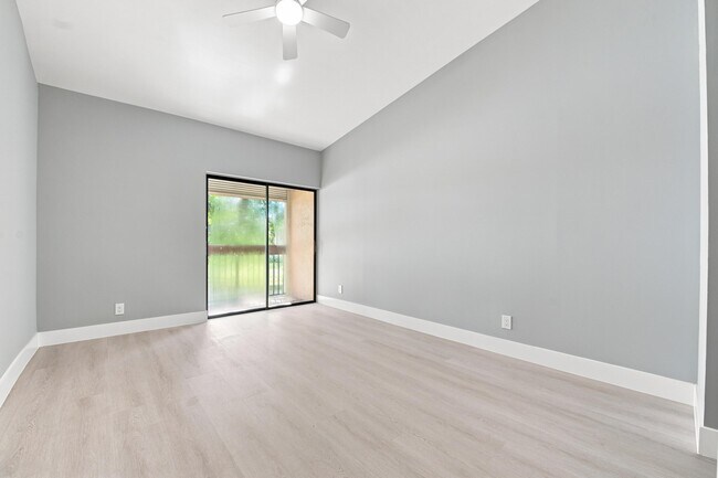 Building Photo - 2249 SW 15th St
