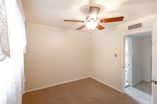 Building Photo - Beautiful Updated Home!